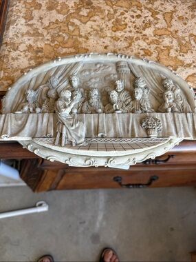 Ivory resin Ornate Oval Wall Plaque - Last Supper Relief in Ivory